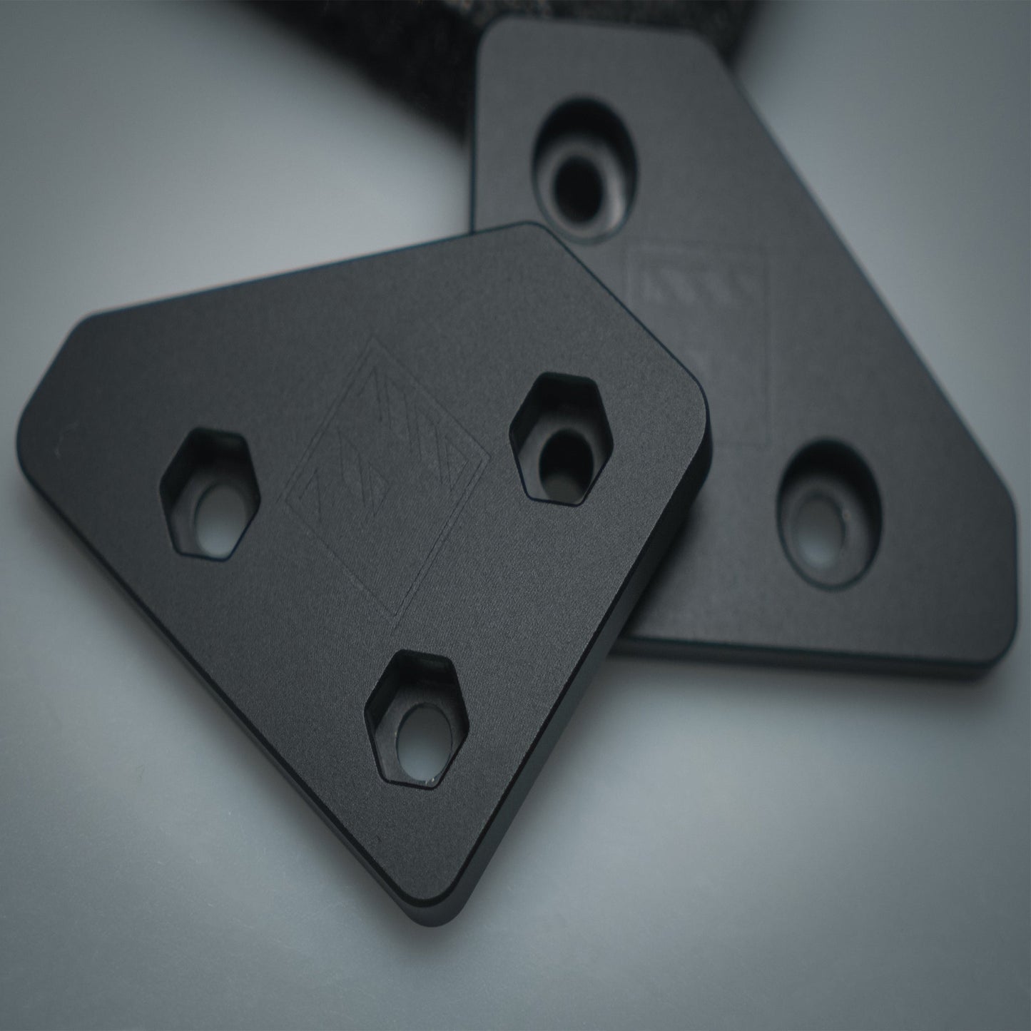 Aye Max-Hinge