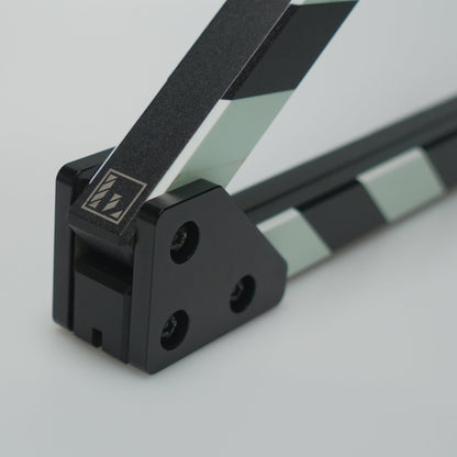 Aye Max-Hinge